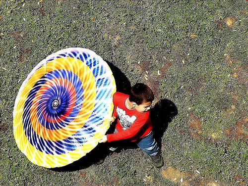 Habilidades que desarrollan los niños con el circo como recurso principal - Niño jugando